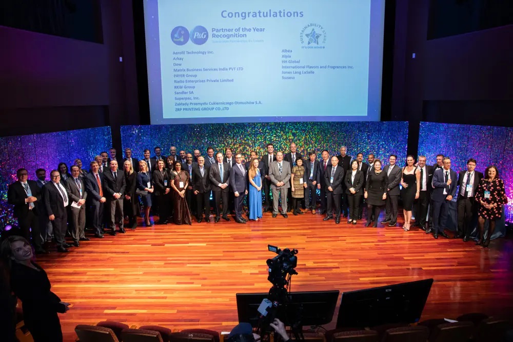 【喜報(bào)】中榮股份榮獲“寶潔全球年度最佳合作伙伴獎(jiǎng)”